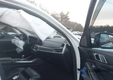 2020 BMW X7 xDrive40I z USA, uszkodzony, nr VIN 5UXCW2C02L9A02823